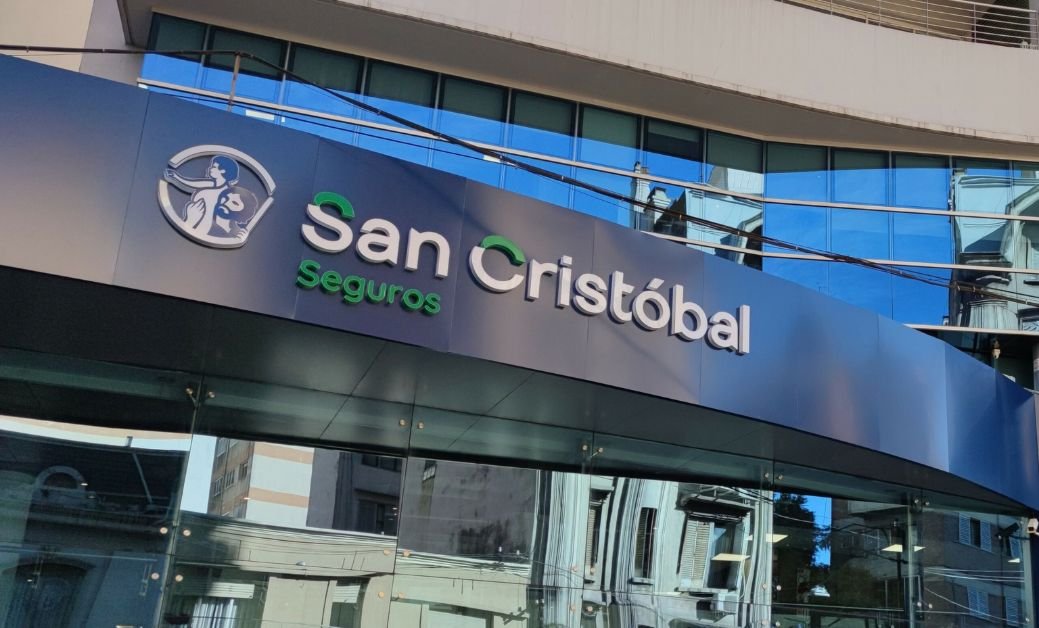 SEGURAS: el programa de Grupo San Cristóbal que amplía su alcance a mujeres en distintas etapas de su carrera